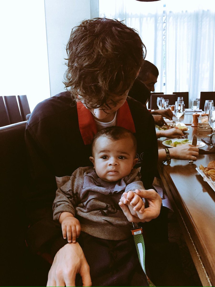 heartbrokenfake's tweet photo. We went out for lunch today with friends. Mason tried stealing their child, I had to remind him we have 4 at home. https://t.co/lyx66msq36
