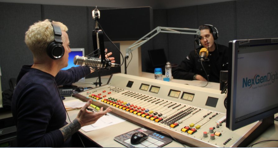 1027KIISFM's tweet photo. #ICYMI @G_Eazy joined @JoJoWright in studio &amp; we talked growth, music &amp; $600k cookies: https://t.co/HyPatbOC5O https://t.co/7F3POyKXsZ