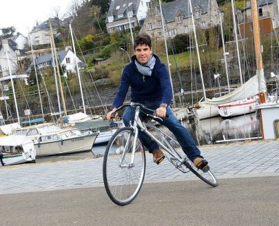LeTelegramme's tweet photo. Le #Trocaderofixie, le vélo désarticulé inventé par trois jeunes (talentueux) Bretons... https://t.co/kvfQZNoicf https://t.co/wHj71vysRW