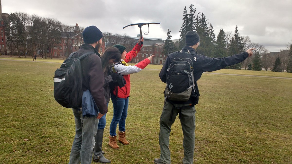 UofGWeBeIB's tweet photo. Out on Johnson Green learning about radio telemetry!  #IBworkshops https://t.co/bg6M9gZhOd