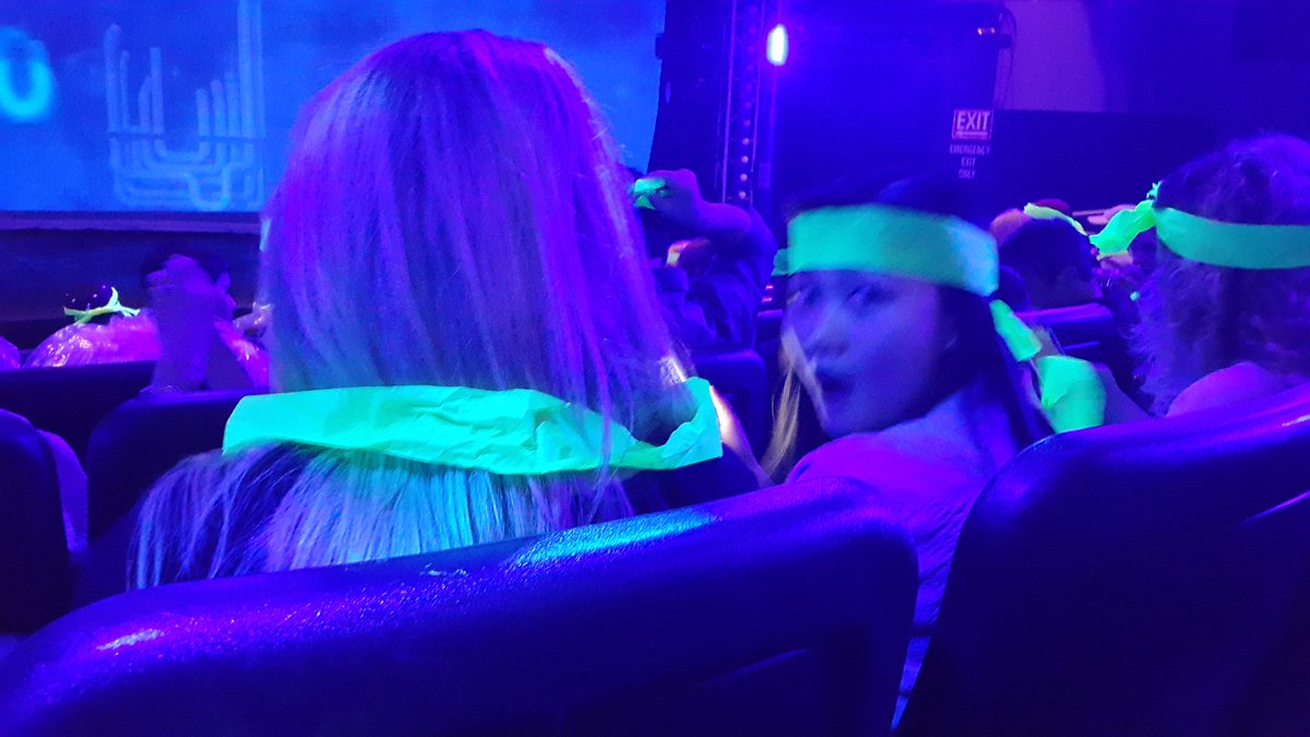 worldblee's tweet photo. Technically, this was a poor shot by me but @LilSNOOPCATT has a killer reaction to Blue Man Group. #ops10 https://t.co/sm6ELVn7Yt