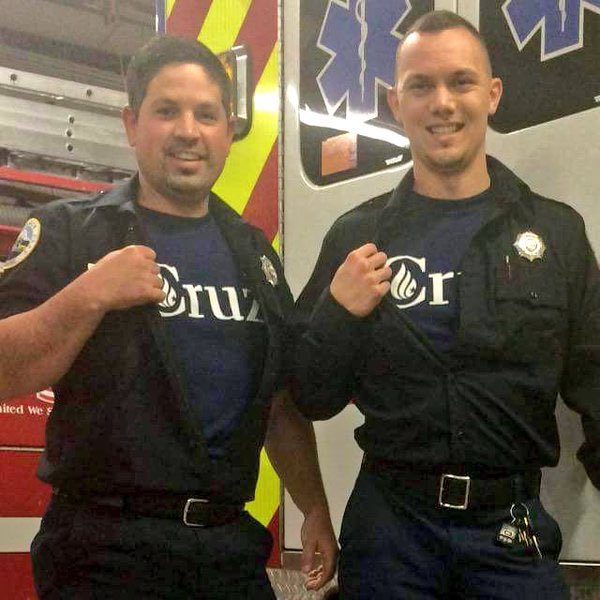 packerdave92's tweet photo. MT @RonaldLincoln3: Paramedics For Ted Cruz 2016!! https://t.co/AAtDAYDBPs #CruzCrew #PJNET