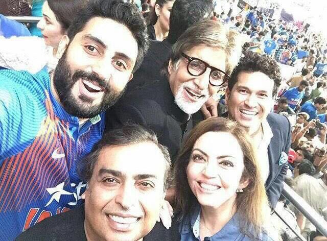 ad_singh's tweet photo. 4 humans posing with God himself! 😊😍 #selfiewithgod #selfiewithsachin https://t.co/y2k6rWQQvD