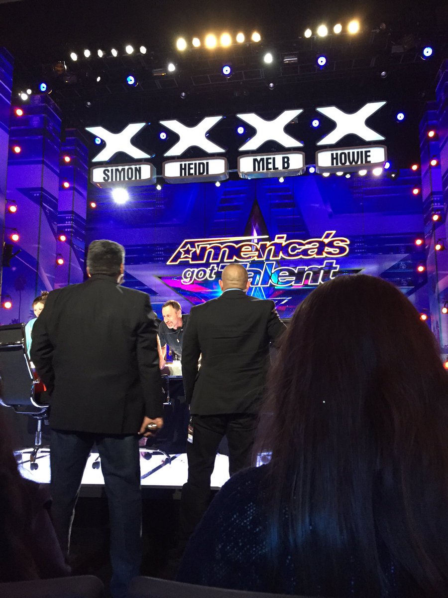 gmik101's tweet photo. Today was so fun!S/o to my friends that let me sit 2nd row even though I had more fun w/ you guys in the back❤️❤️❤️ https://t.co/7tifm5VjMQ