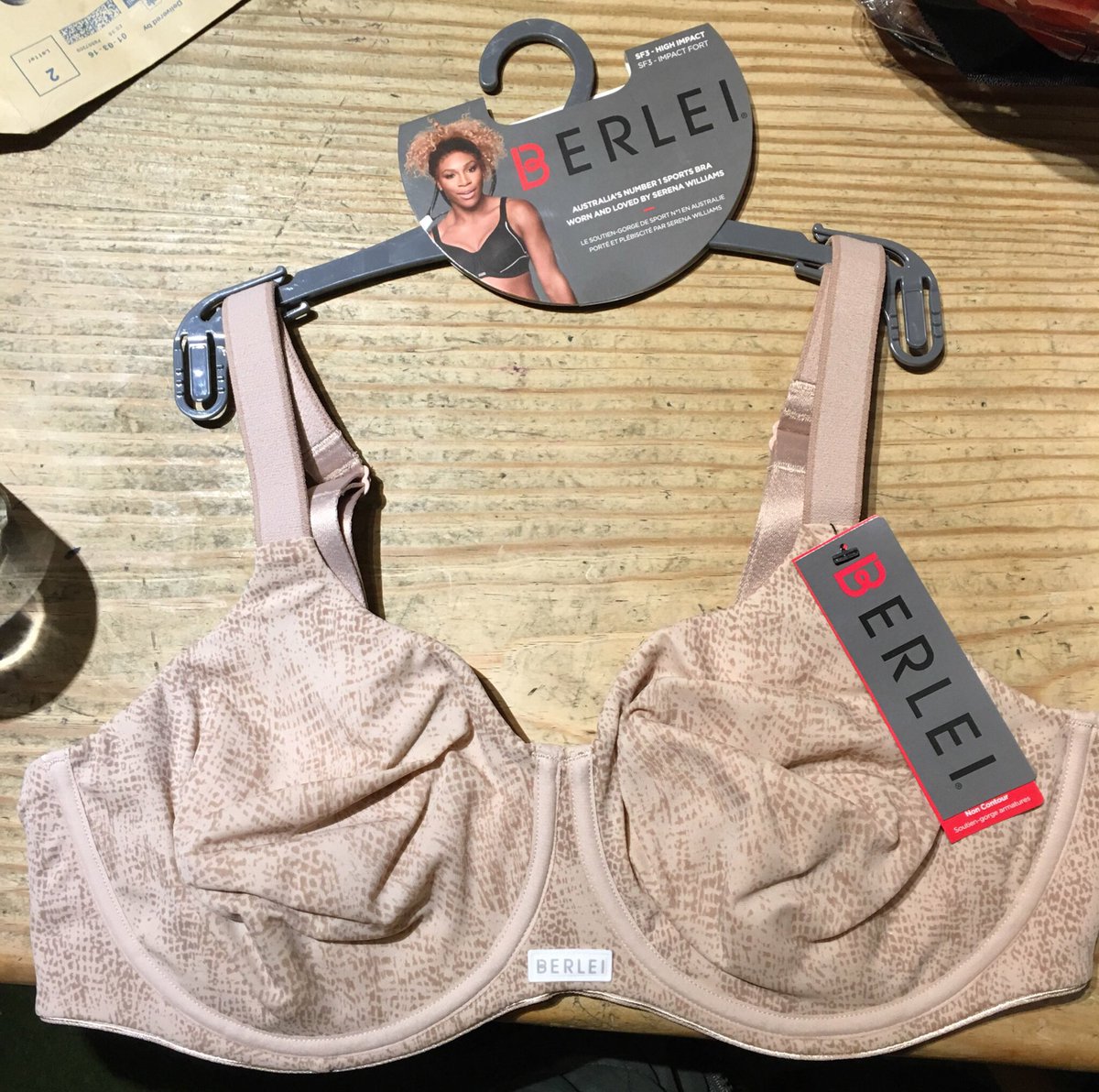 APEquine's tweet photo. Berlei Sports Bra from @LessBounce work by Serena Williams !! #HorseHour @HorseHour @equestrianhour #equestrianhour https://t.co/m5PP3jV79B