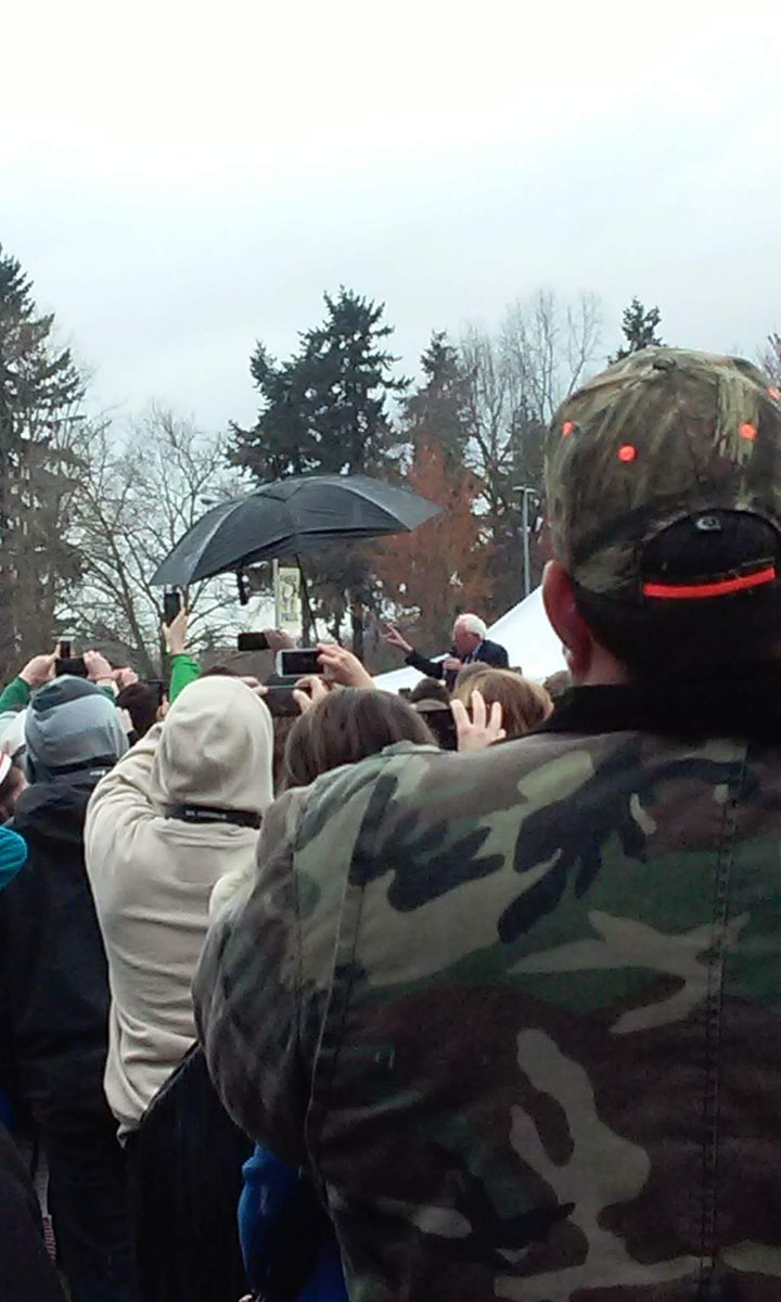 sardnas51's tweet photo. Even the overcrowding, #SenSander found his way outside to the people unable to get inside!
Thankyou @BernieSanders https://t.co/BGRZ5Hnbph
