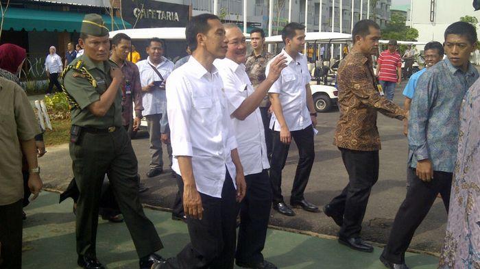 Menteri PUPR Basuki Hadimuljono didampingi Seskab Pramono 