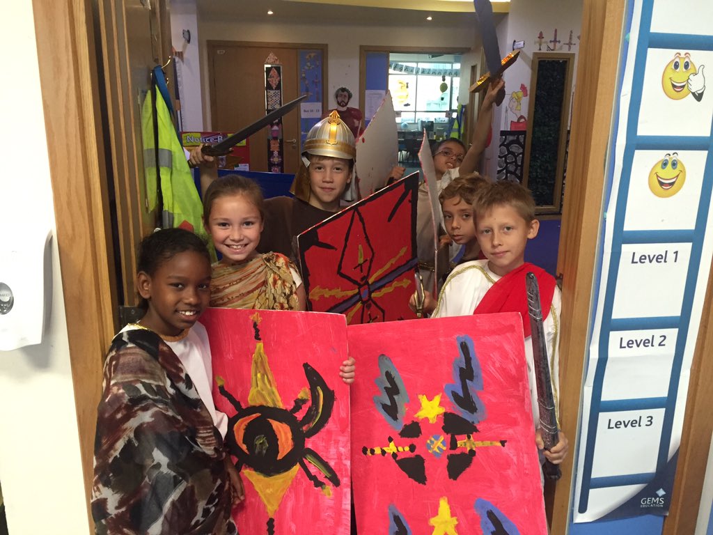EmeraldWSO's tweet photo. #Year4 enjoying #Romanday #learningenquiry #feast#romanformations#battleformations#marching#weareweareromans.....🗡⚔ https://t.co/uYDgL9HERS