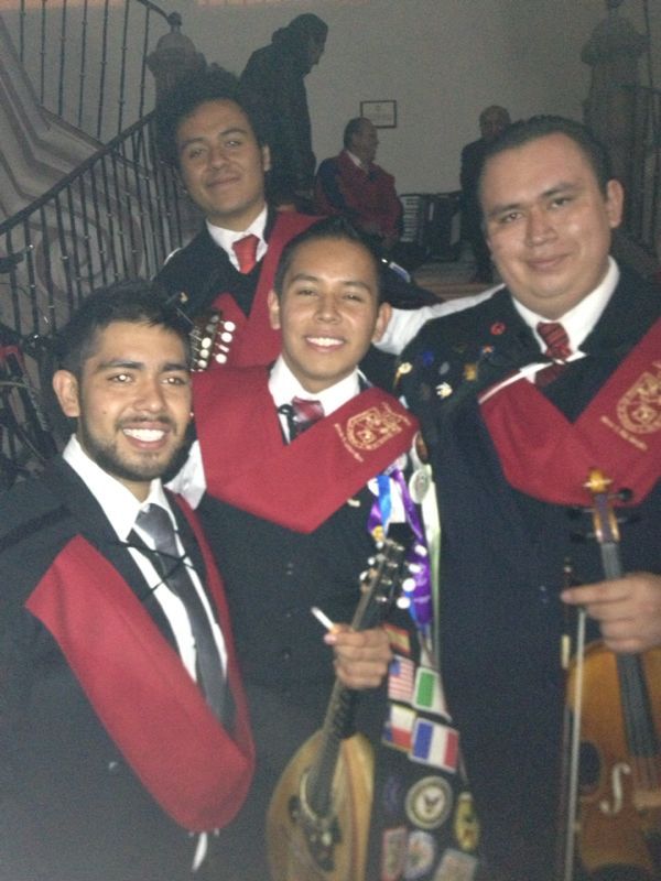 WRUlysses27's tweet photo. En el día de nuestra Becación... ya hace 3 años...
AÚPA Estudiantina de la UAQ! https://t.co/9XVxr7lyxJ