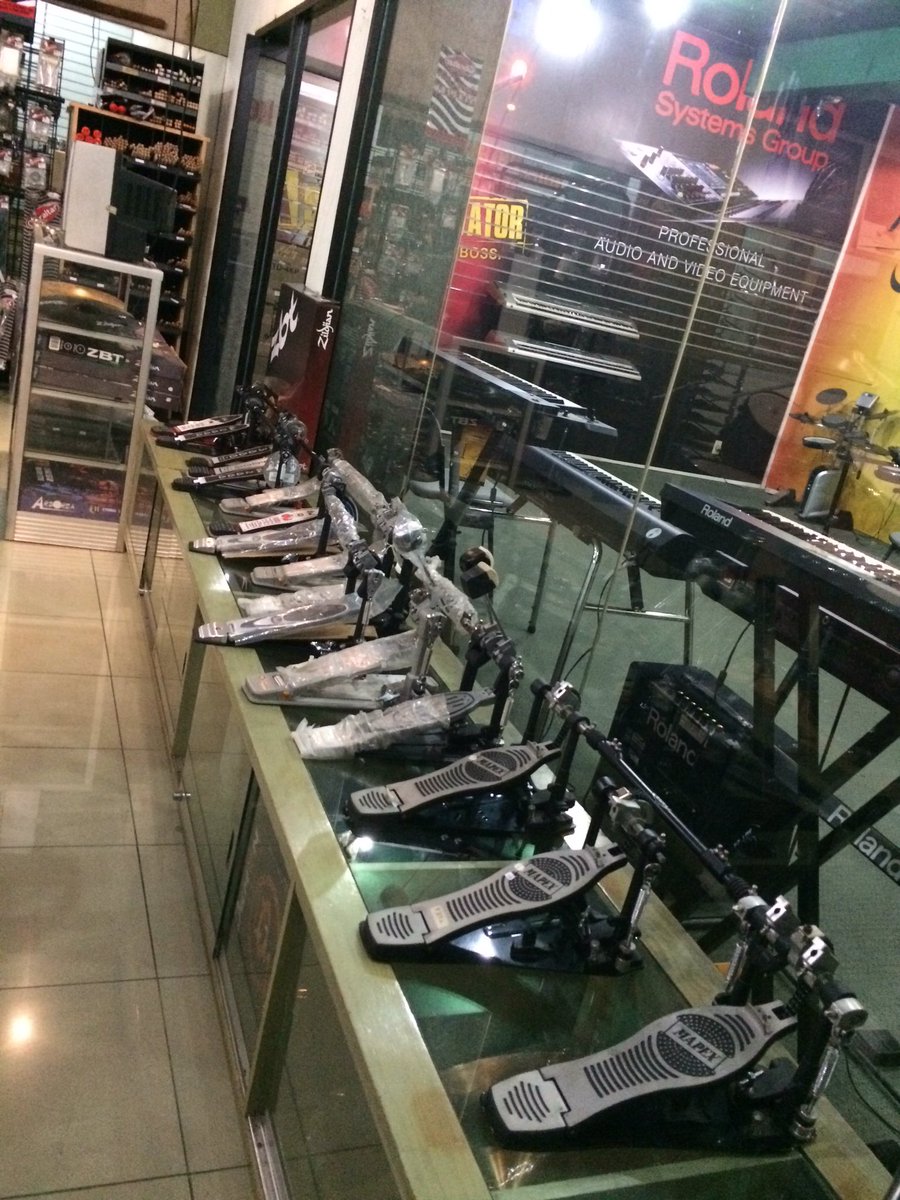 Salam single pedal “<a href="/echasoemantri/">Echa Soemantri</a>: Mari lihat-lihat dulu. Jadi enak lihat-lihatnya kalau jalanan lancar. ”