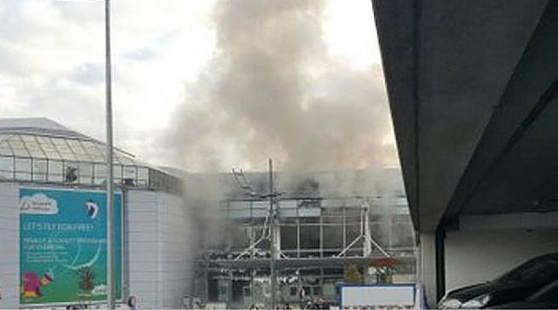 XHNews's tweet photo. Update: Blasts at #Brussels airport reported to be at American Airlines check-in desk @DailyMirror https://t.co/vEc5Byqh0w
