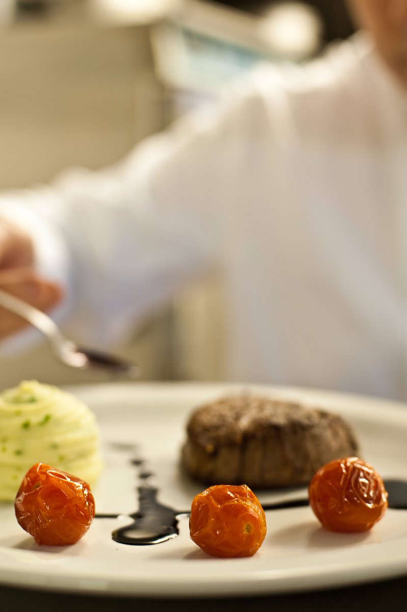 roundthorn1's tweet photo. Join us for Easter Sunday Lunch! Serving between 12.00-2.30pm! https://t.co/nQzBCnScrQ https://t.co/Zg65iF6mWj
