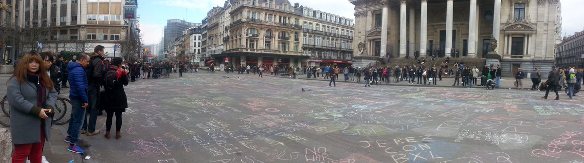Superbe hommage à la Bourse à #Bruxelles #brusselattack