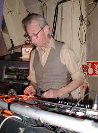 BillySyn's tweet photo. beats with papaw tonight...♥️ he made 12 bangers for all 6 grandkids and im the only one who showed. 😢 love him https://t.co/SleNQkA31o