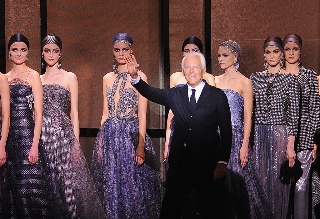 harpersbazaarES's tweet photo. . @armani anuncia que, desde hoy, abandona definitivamente el uso de pieles animales https://t.co/cxU2u9nVZA https://t.co/MQO7SwknzA