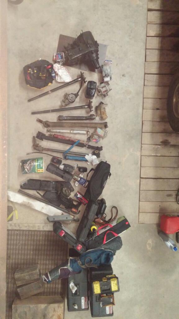 davidntracy's tweet image. Here's what I packed into the $600 XJ. #projectswisscheese #ejs2016 #jeepsafari