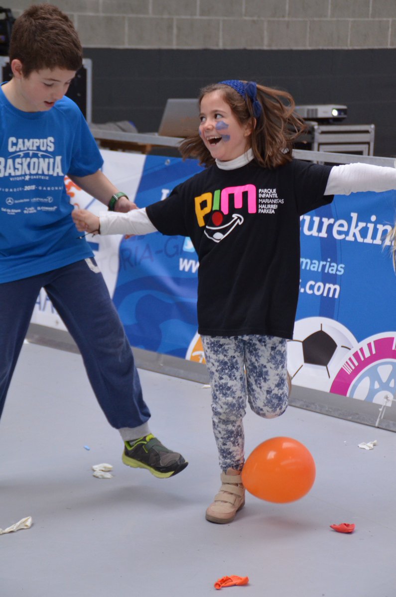 dxtmarias's tweet image. Terminamos el día en PitufiLandia. En nuestra web os dejamos las fotos y el vídeo resumen del día de hoy #PIM16