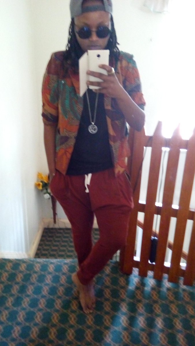 Fena_menal's tweet photo. Cooling in Nairobi on a hot hot Tuesday. #Fequinox #fenamenalstyle #PixelsMizzing @tecnokenya upgrade woiye. π°π https://t.co/sEwkG8BZi5