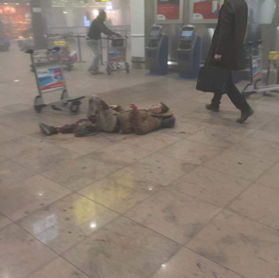 🔴 EN DIRECTO: Explosiones en el aeropuerto de Bruselas elcomercio.es/asturias/20160… #belgium #brusselsattack
