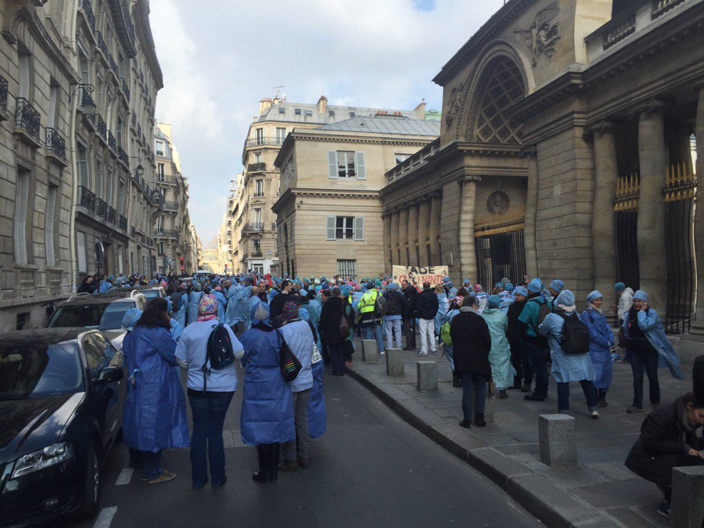 PentoCeloDodo's tweet photo. Les IADE arrivent de toute la France...#IADEenLutte #IADEenColere #22MarsIADE https://t.co/7HfKltRzl0