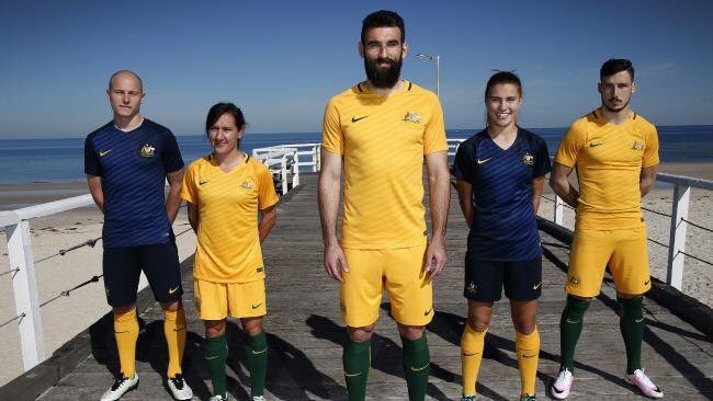 mikeyjj's tweet photo. SO much yellow in that home strip! Awful... 👎🏼 #SocceroosThreads https://t.co/S0qKXs8NXf