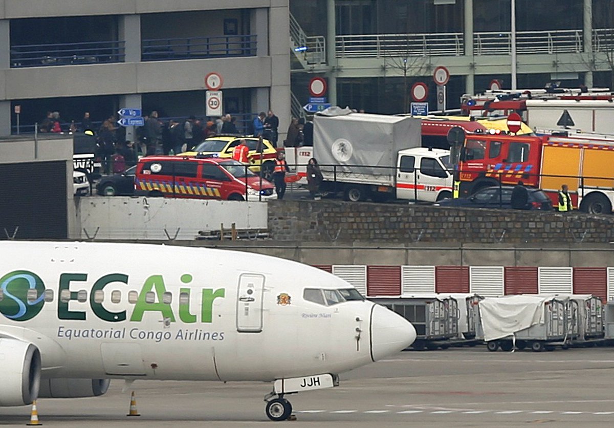 A3Noticias's tweet image. 🔴 Fiscalía belga confirma 13 muertos en la doble explosión del aeropuerto de Bruselas antena3.com/noticias/mundo…