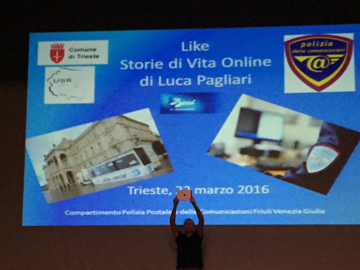 Fabiana_Martini's tweet photo. In una gremita Tripcovich per "Like. Storie di vita online" con tanti ragazzi delle superiori #unaparolaeunbacio https://t.co/fzLNsq9dtk