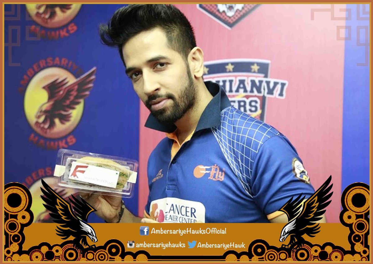 #AshishSharma with his <a href="/FrunchIndia/">Frunch</a> food hamper! Our official food partners.
<a href="/BclPunjab/">BCL Punjab</a> 
#BolBalle