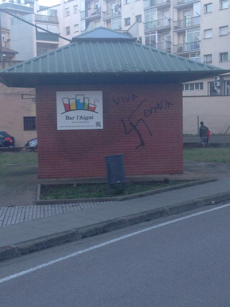 AniolMangas's tweet photo. Bon dia @Olotuit ! Ens podrieu ajudar si us plau? Algú es va oblidar d'anar a l'escola de petit.. Gràcies! #aigat https://t.co/swjBGaFGHt