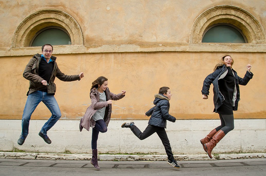Provence_photo's tweet photo. #Family #Photoshoot I did last weekend #Photography #Photographer #Jump #Photo #PhotoOfTheDay #France #AixenProvence https://t.co/vyzKWknIgd