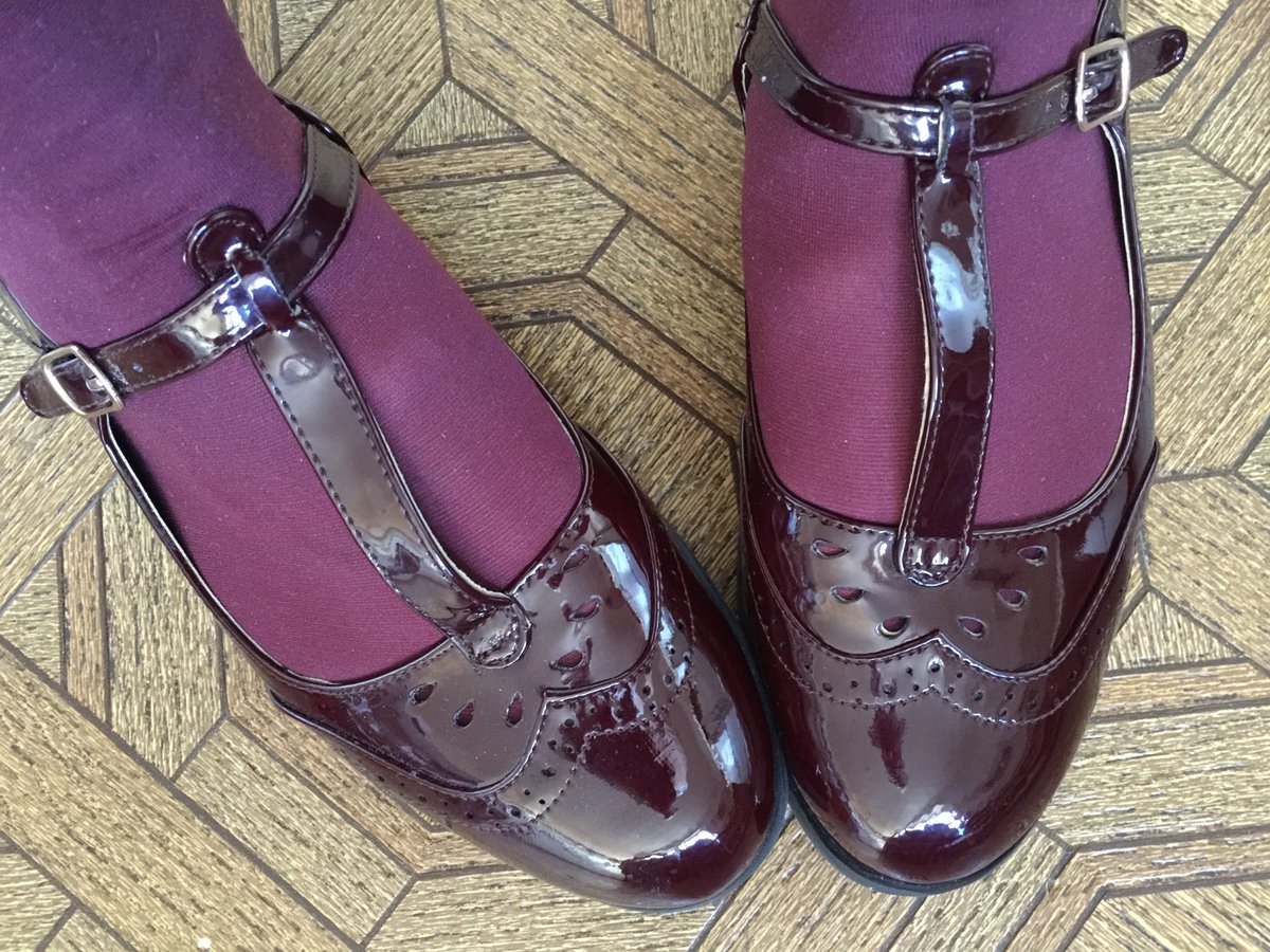 SLAtweet's tweet photo. Iβve gone a bit geeky for #tightstuesday this week. #shinyshoes #geekshoes #Pantyhose https://t.co/BKd8apgSg4