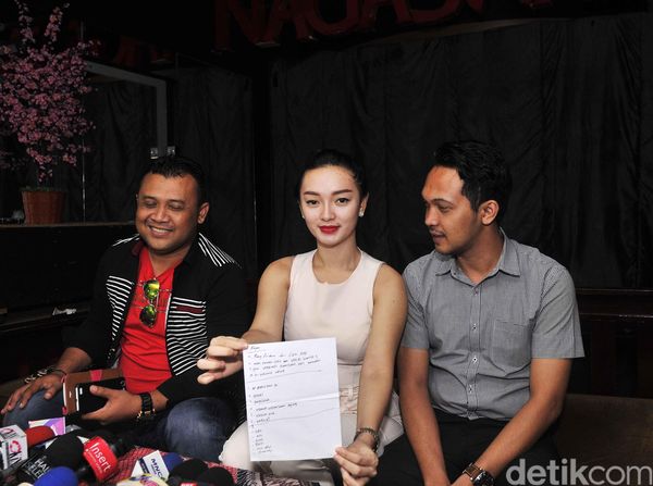 detikcom's tweet photo. Zaskia Gotik Benar-benar Tak Tahu Lambang Sila ke-5 Pancasila https://t.co/4BjJnfwIUn via @detikHot https://t.co/W8vDFu2Y4m