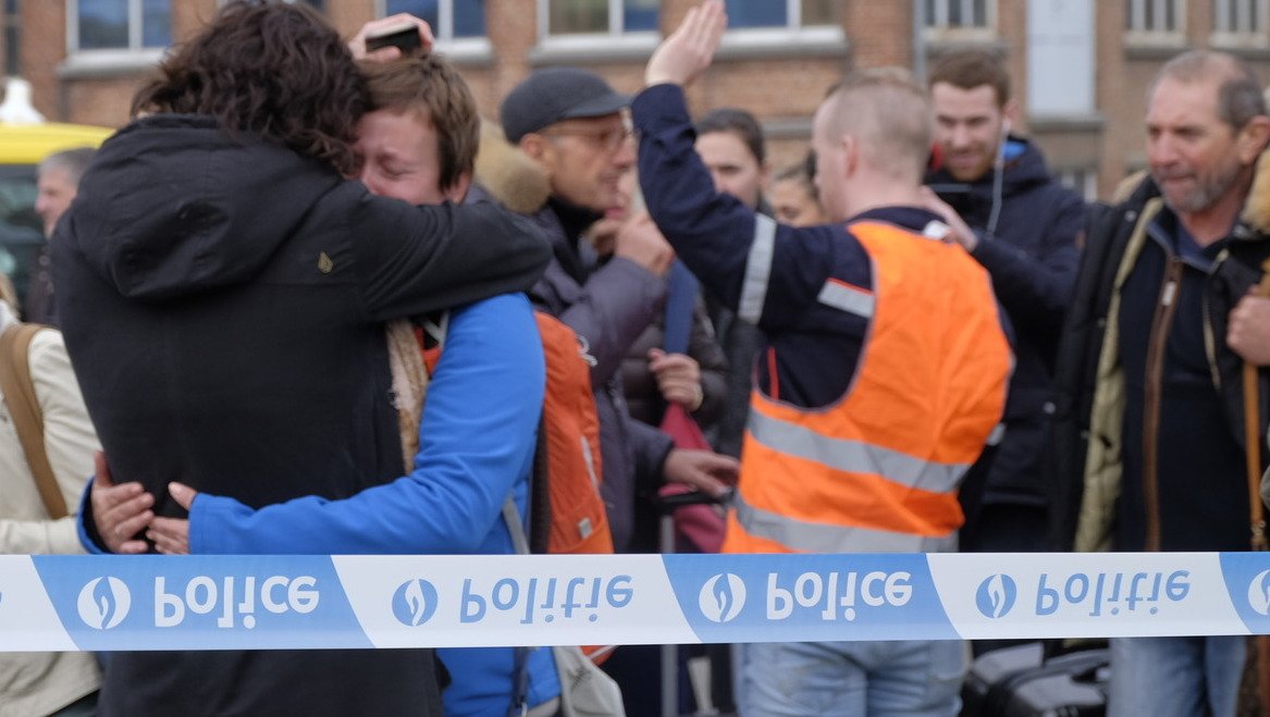 Aanslagen waarschijnlijk wraakacties voor arrestatie Abdeslam dlvr.it/Krs12Y #hln