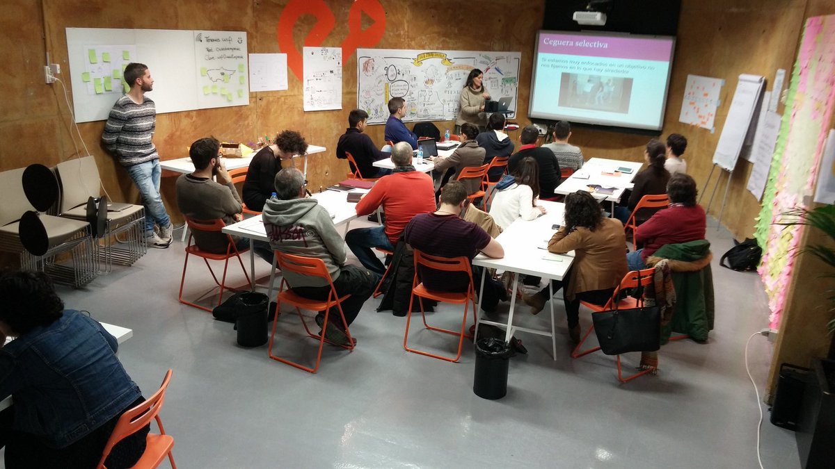 Seguimos con el curso #introUX con <a href="/ludita/">Isa Ludita</a> de <a href="/Nodrizismo/">La Nave Nodriza</a> en <a href="/taluderia/">Espacio Talud Eria</a> #Oviedo por <a href="/AJEASTURIAS/">ajeasturias</a>