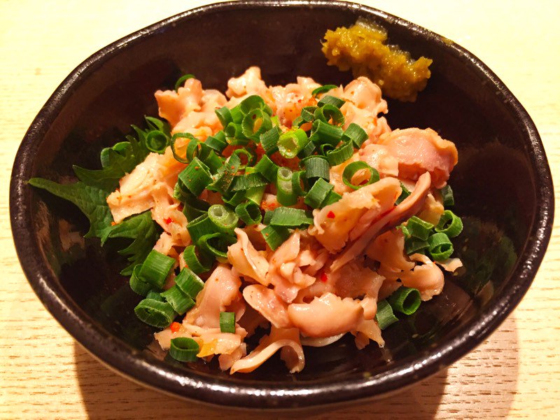 suuuu_3's tweet photo. 酢モツも、ちょっと手を加えるだけでこんなに印象が変わるんだなぁと勉強になりました〜。／春吉のうどん居酒屋「かまわん」の、酢もつに対する細かな気遣いとは？
#酢もつ #博多グルメ 
 https://t.co/bLjNLfPGFb https://t.co/VHpGjebk6U