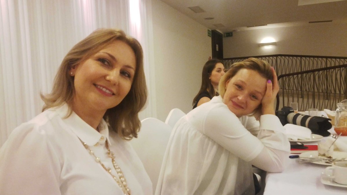 AnnaSzubert's tweet photo. W doborowym towarzystwie @RenataDriscoll i Kasia #ennbow #madame https://t.co/iiDixwBt86