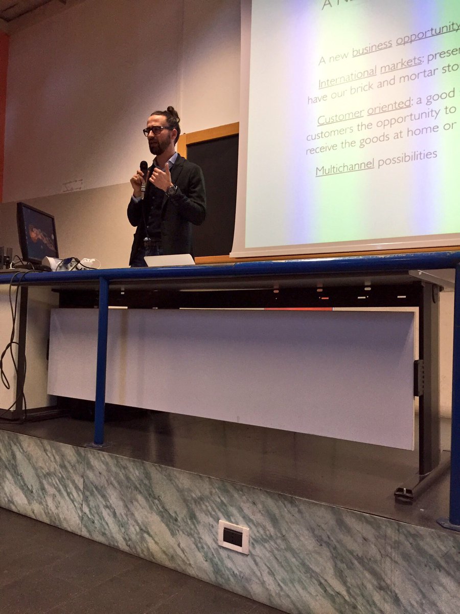 officinecom's tweet photo. Matteo Molon, responsabile #ecommerce di @TweetCalzedonia ,ci spiega come sfruttare questo canale per un'azienda. https://t.co/GZ2N2GYxNp
