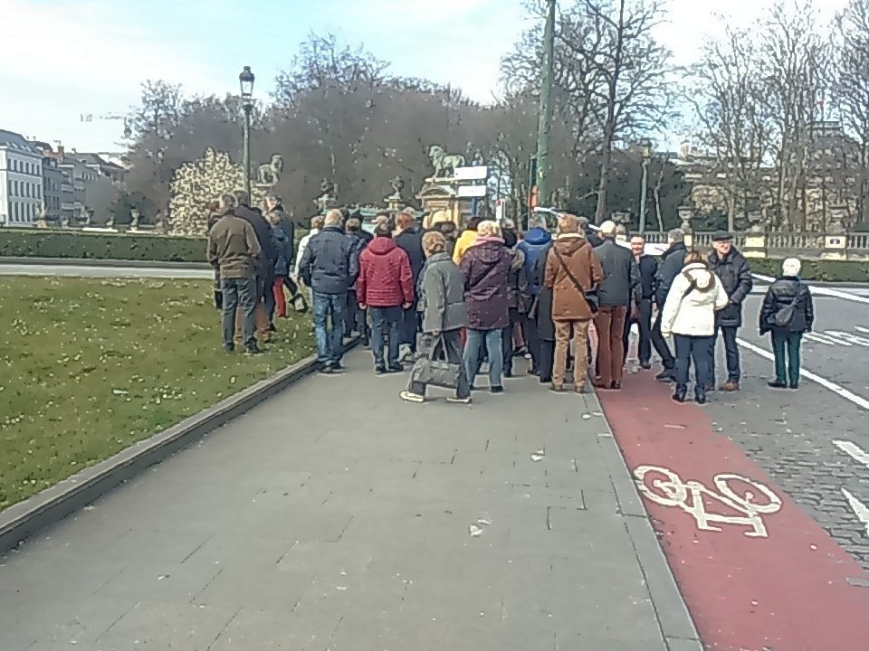 Gauvain_D_Santo's tweet photo. Les rues autour du Palais royal sont fermées aux voitures #Bruxelles https://t.co/FYlBN2A63P