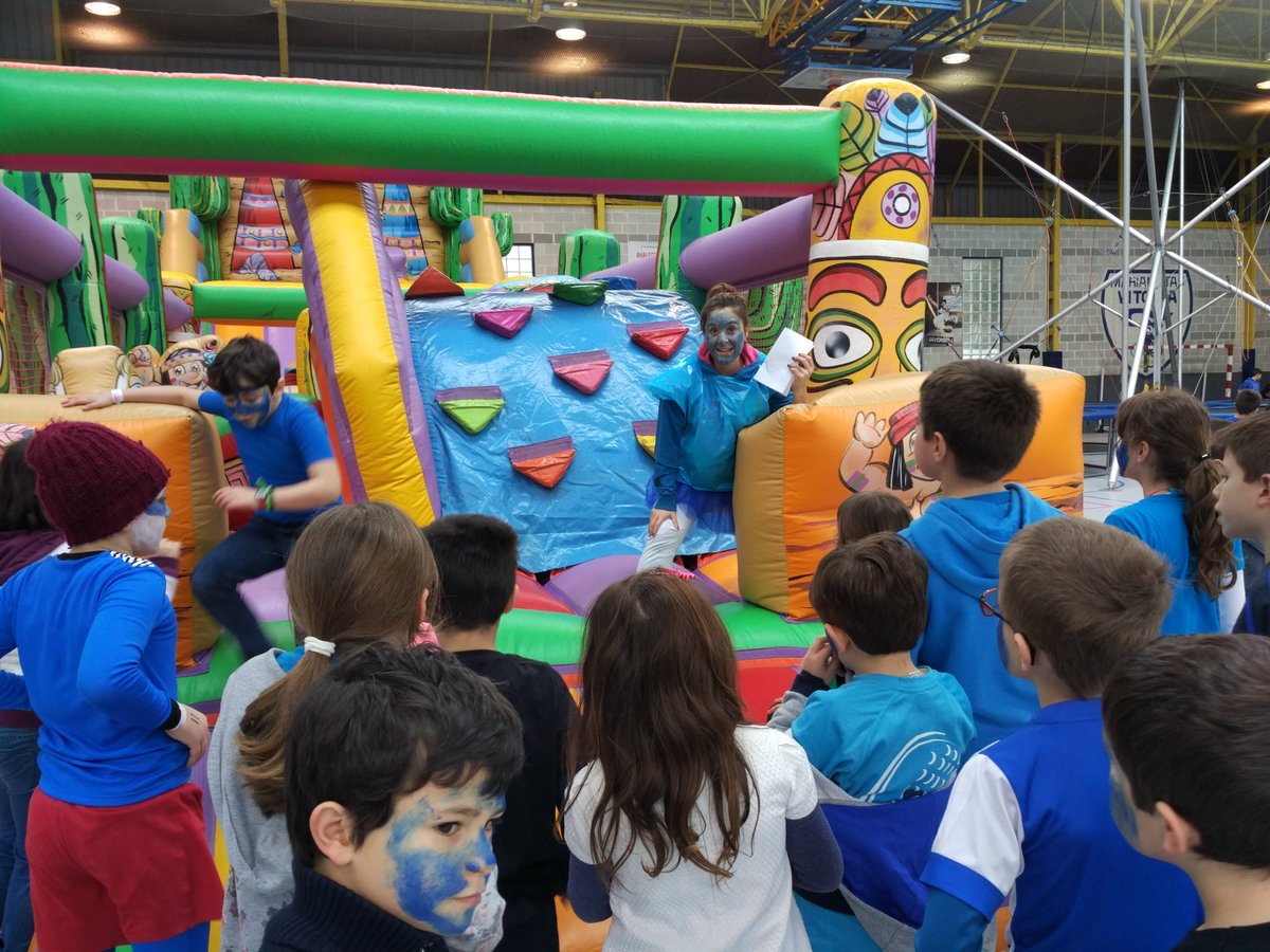 dxtmarias's tweet image. Comenzamos con la gynkana en Primaria #PIM16 #Pitufilandia