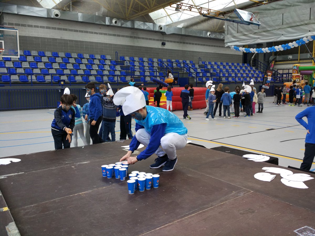 dxtmarias's tweet image. Comenzamos con la gynkana en Primaria #PIM16 #Pitufilandia