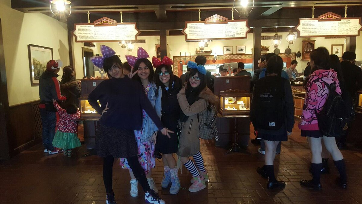 Latepost disneyland tokyo 070316 girls miyabi👅