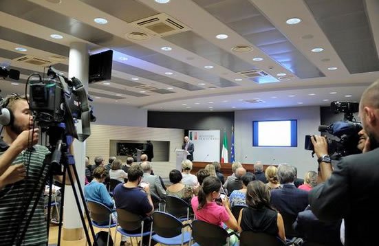 Viminale's tweet photo. #ViminaleInforma #Bruxelles, @angealfa convoca Comitato nazionale #sicurezza pubblica https://t.co/Rv2EIgI2U9 https://t.co/5ouXNvJwDc