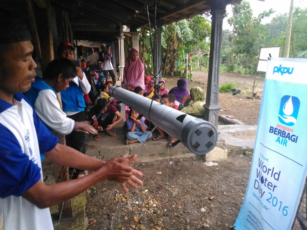 hum_initiative's tweet photo. Berbagai lomba digelar bersama warga Dusun Jeruk Legi, Gunung Kidul, Jogja
#WorldWaterDay https://t.co/6by7ZfnrHP