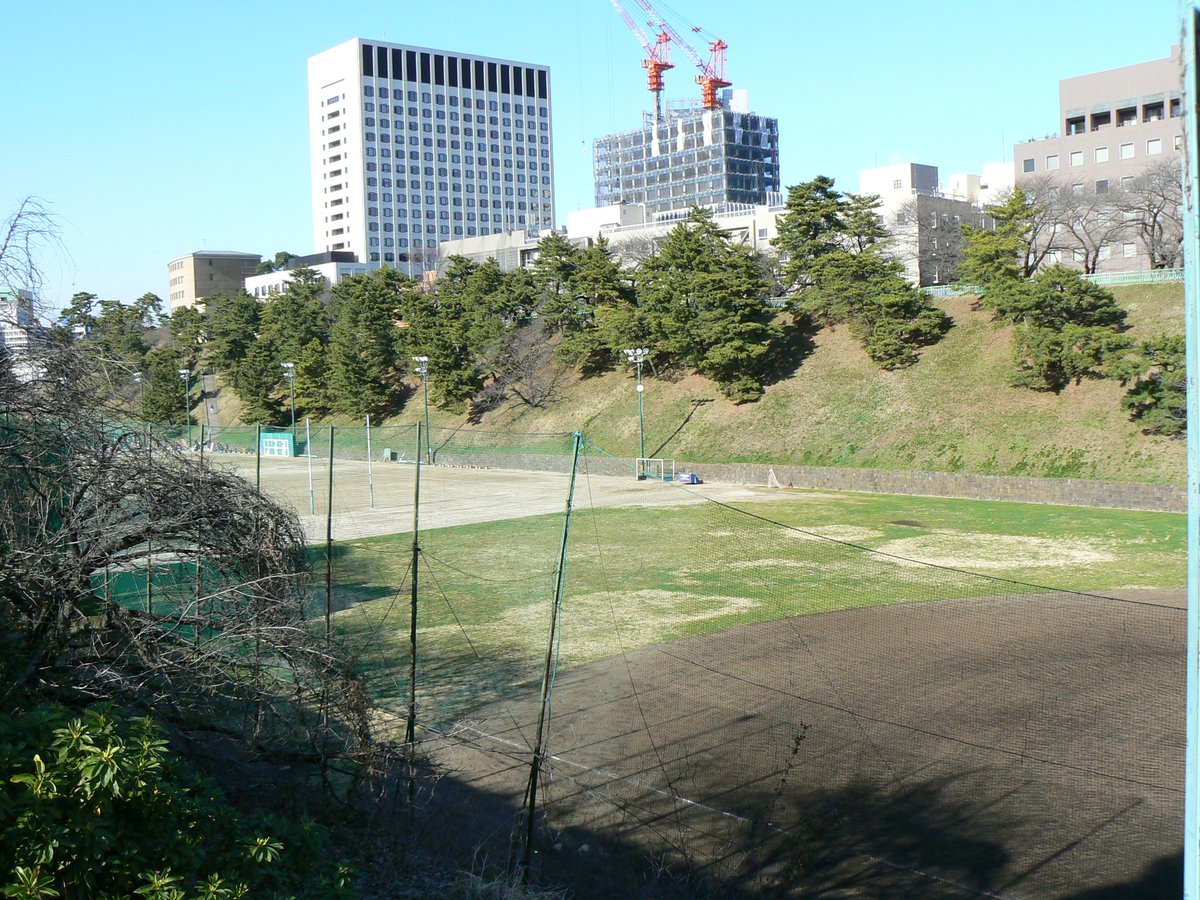 月夜 در توییتر 四ッ谷駅の南に延びる江戸城外堀見学 この堀は真田信之の松代藩が普請させられた部分で真田堀という名称 空襲被害で出た瓦礫で埋めちゃったそうだけど跡を上智大学がグラウンドとして使用 メトロや中央線の駅の一部も真田掘跡にあるのね 真田丸
