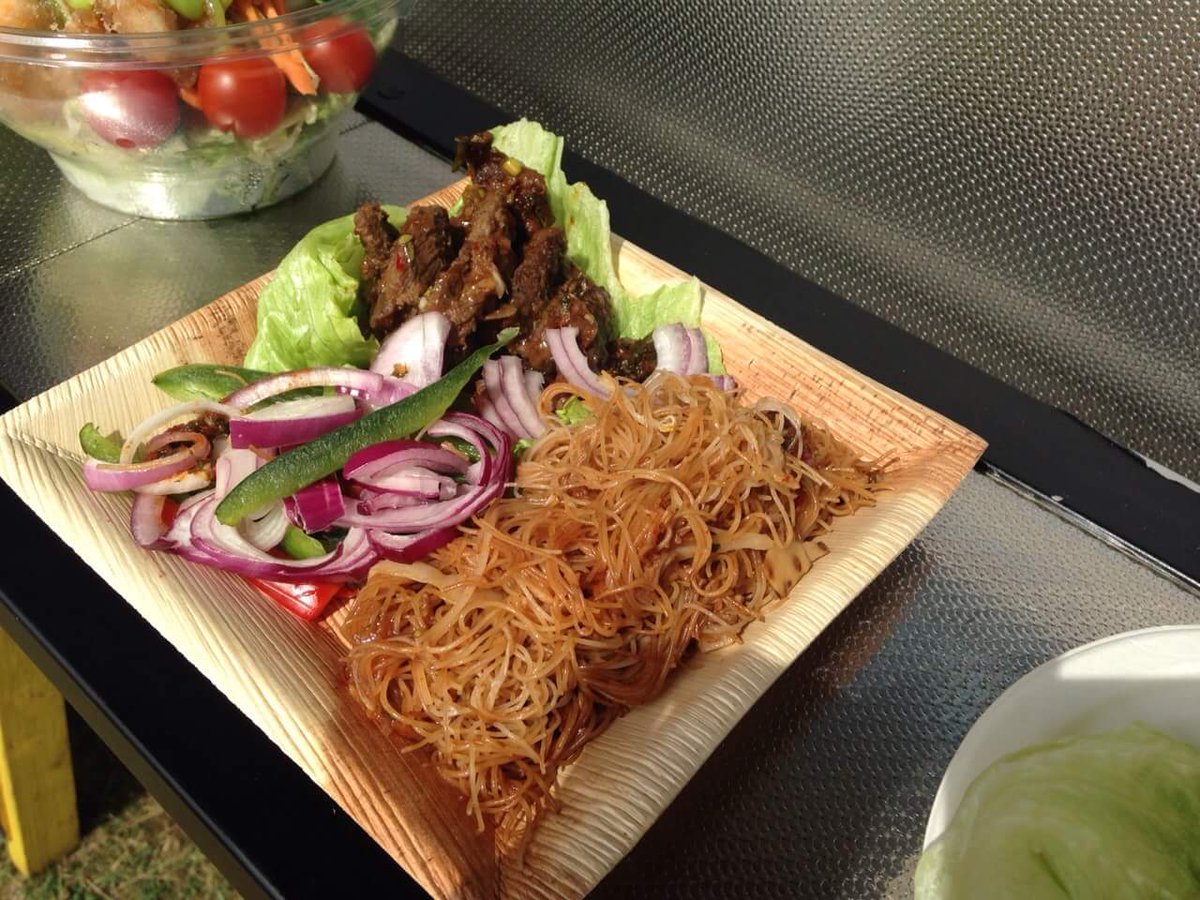 HaoChii_London's tweet photo. Bangkok beef and noodles with some sprinkle of salad and delicious sauces in top. @CrownFood @spitalfieldsE1 https://t.co/NvlAkI1Ya6