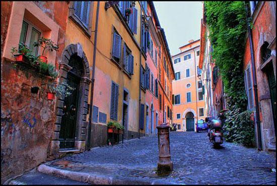 HolidayTrainers's tweet photo. Pasqua e pasquetta a Roma. Dove alloggiare? Noi consigliamo il quartiere Monti e @airbnb_it https://t.co/TjkEfbRVYp https://t.co/3BZmCJPY1W