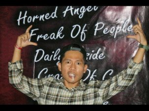 ini dia pemain sixstring dan backvoc dari freak of people @riskisetiaA