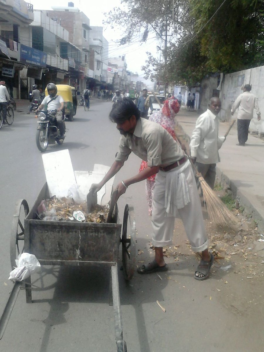 SwachhBharatGov's tweet photo. Kanpur MC workers in action. Take the #SwachtaPledge at https://t.co/hLbvcFC1bW to keep your surroundings clean. https://t.co/w3k3eBi2h4