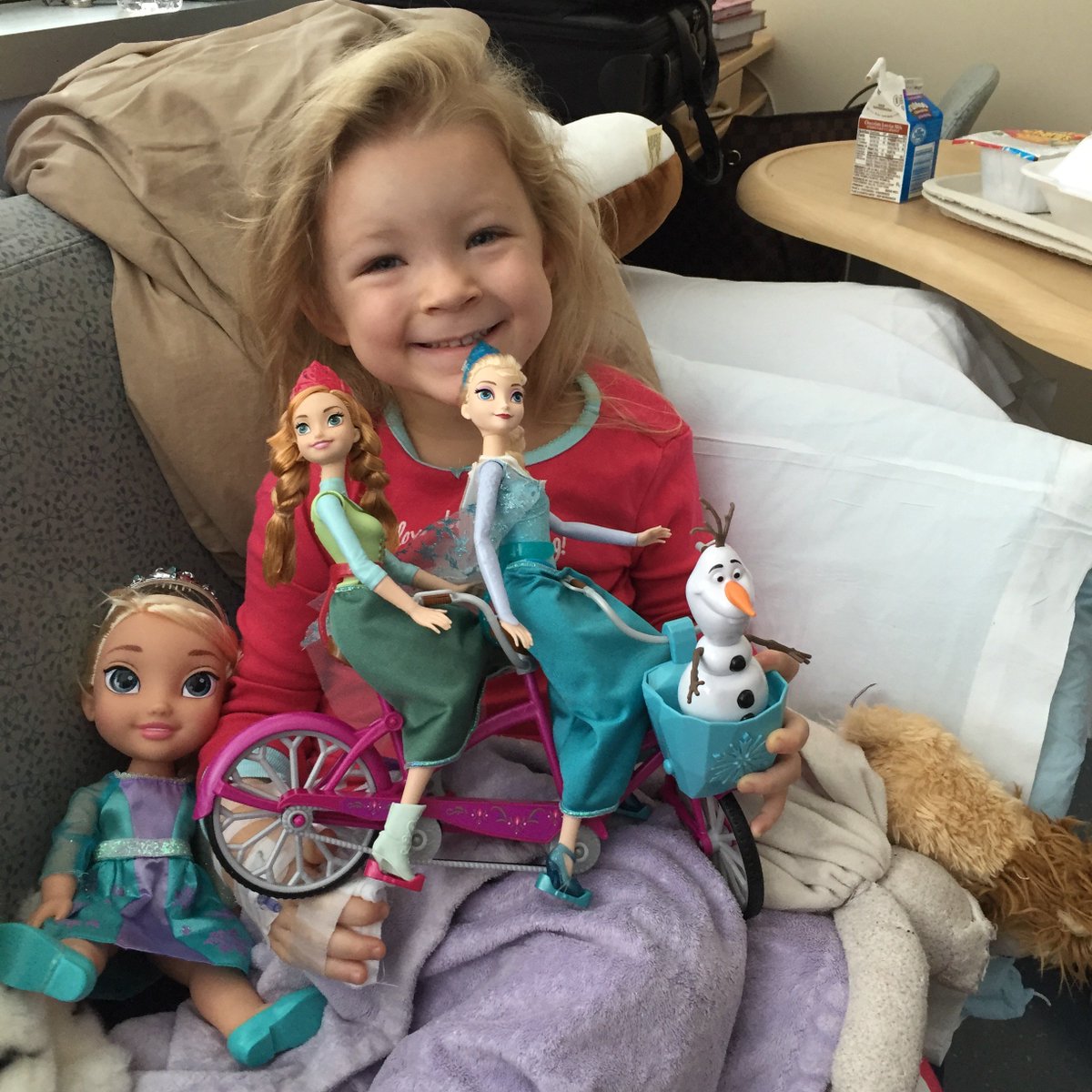 Children's Miracle Network Hospitals (@cmnhospitals) on Twitter photo This cancer fighter gets by with a little help from her #Frozen <a href="/Disney/">Disney</a> friends. Watch @Fox4 this am for her story. This cancer fighter gets by with a little help from her #Frozen <a href="/Disney/">Disney</a> friends. Watch @Fox4 this am for her story.