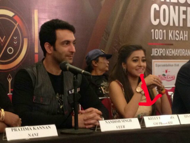 haniandriaa's tweet photo. Perhatikan tinna ko duduknya ga sesuai sama namanya, ciyee :D :* @iamTinaDatta @NandishTinaFC  #1001KISAHANTV23 https://t.co/QIybW7DP0S
